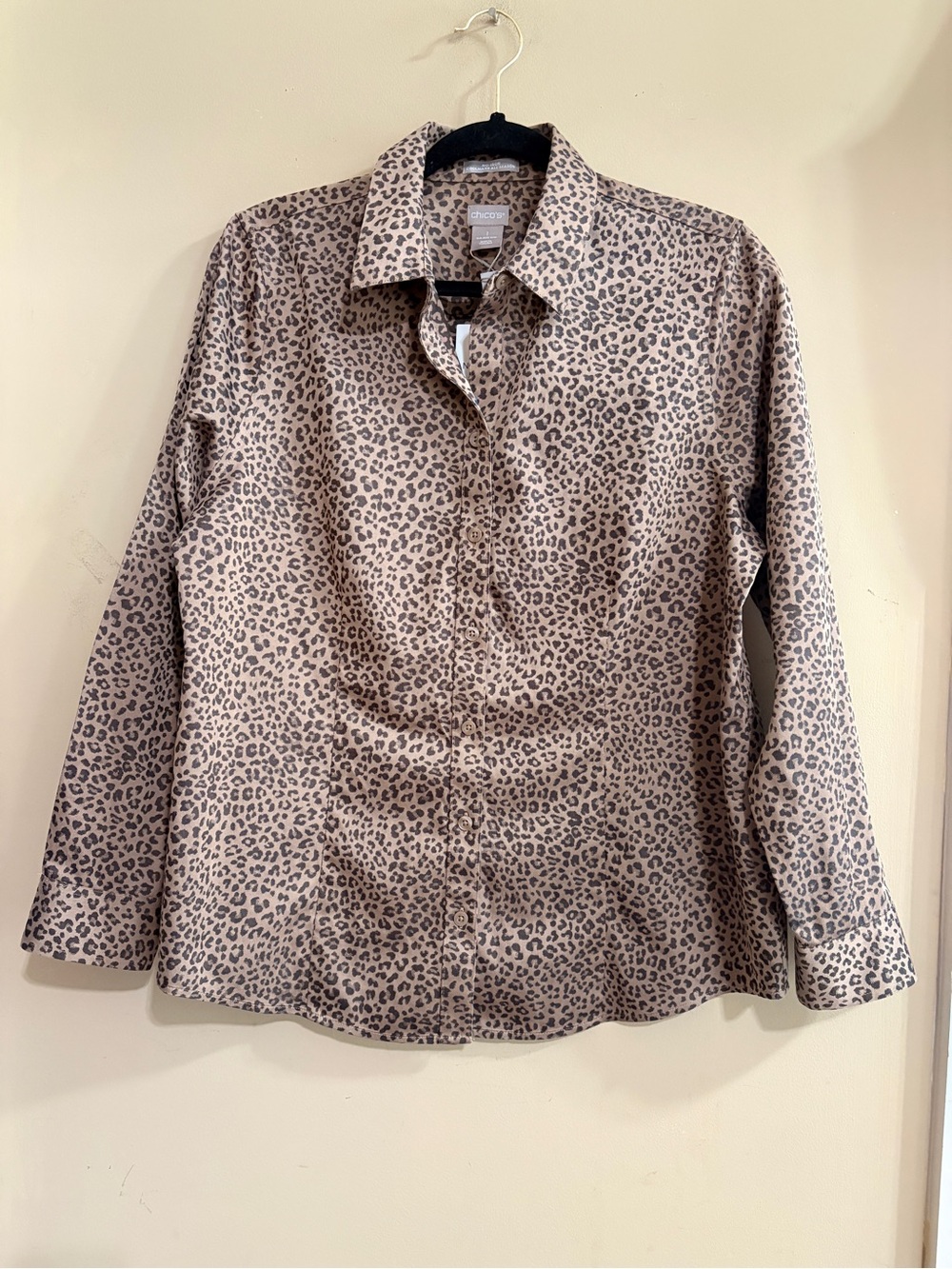 Chicos No-Iron Leopard Print Button-Up Blouse in Taupe and Black M/8